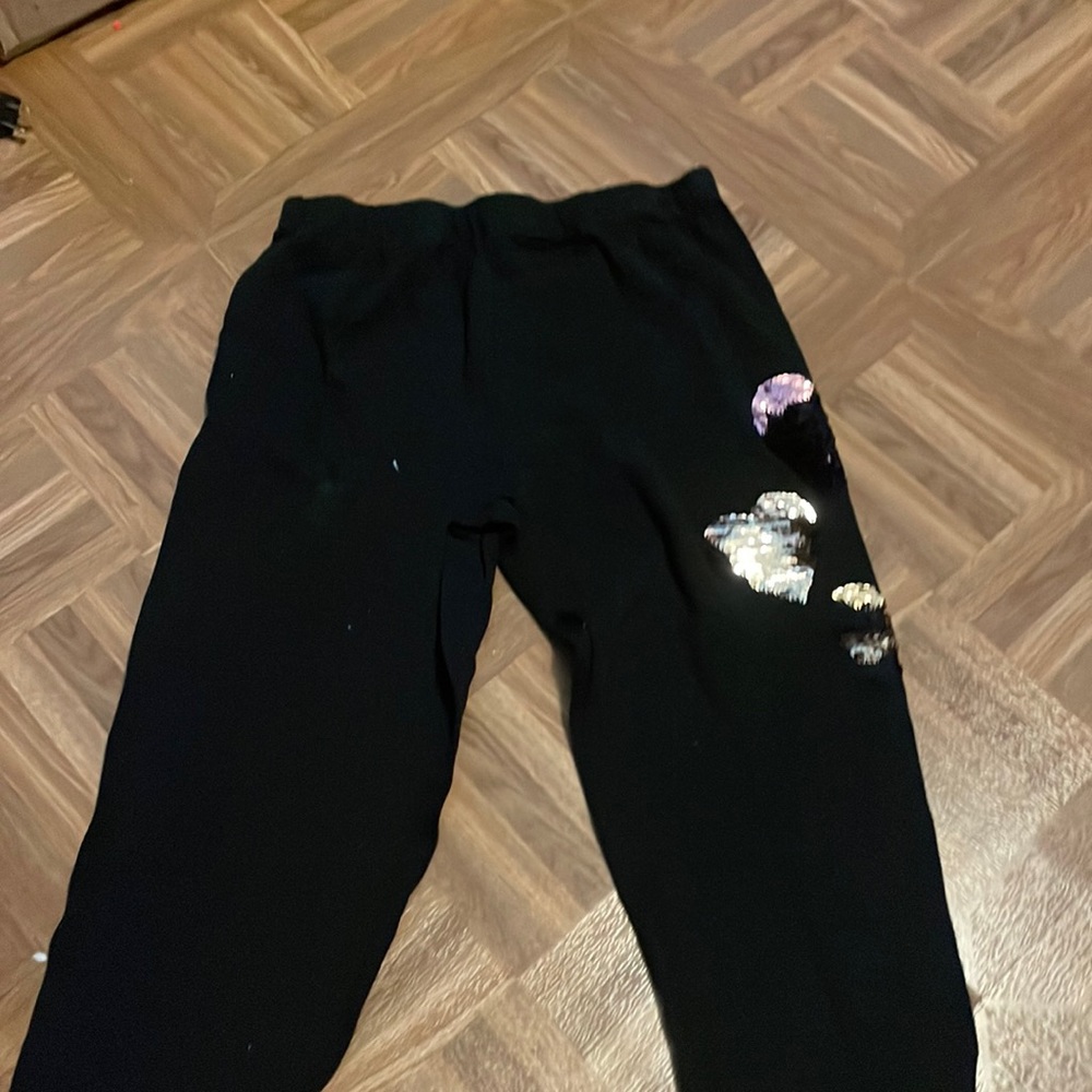 Leggings with heart on it